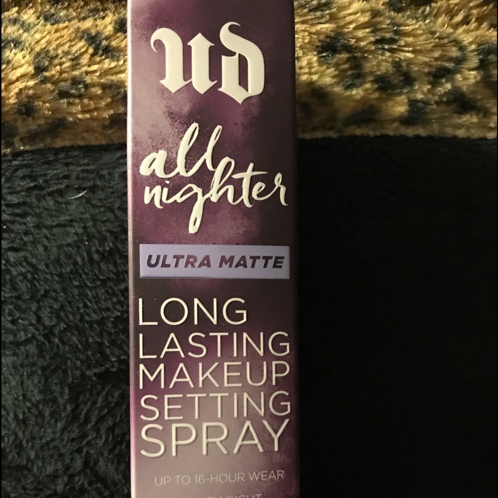 Brand new in box urban decay string spray